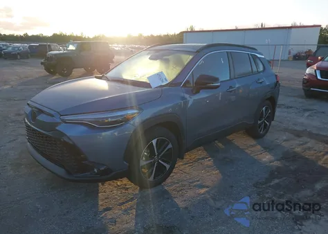 2025 Toyota Corolla Cross Hybrid Xse z USA, uszkodzony, nr VIN 7MUFBABG3SV089265